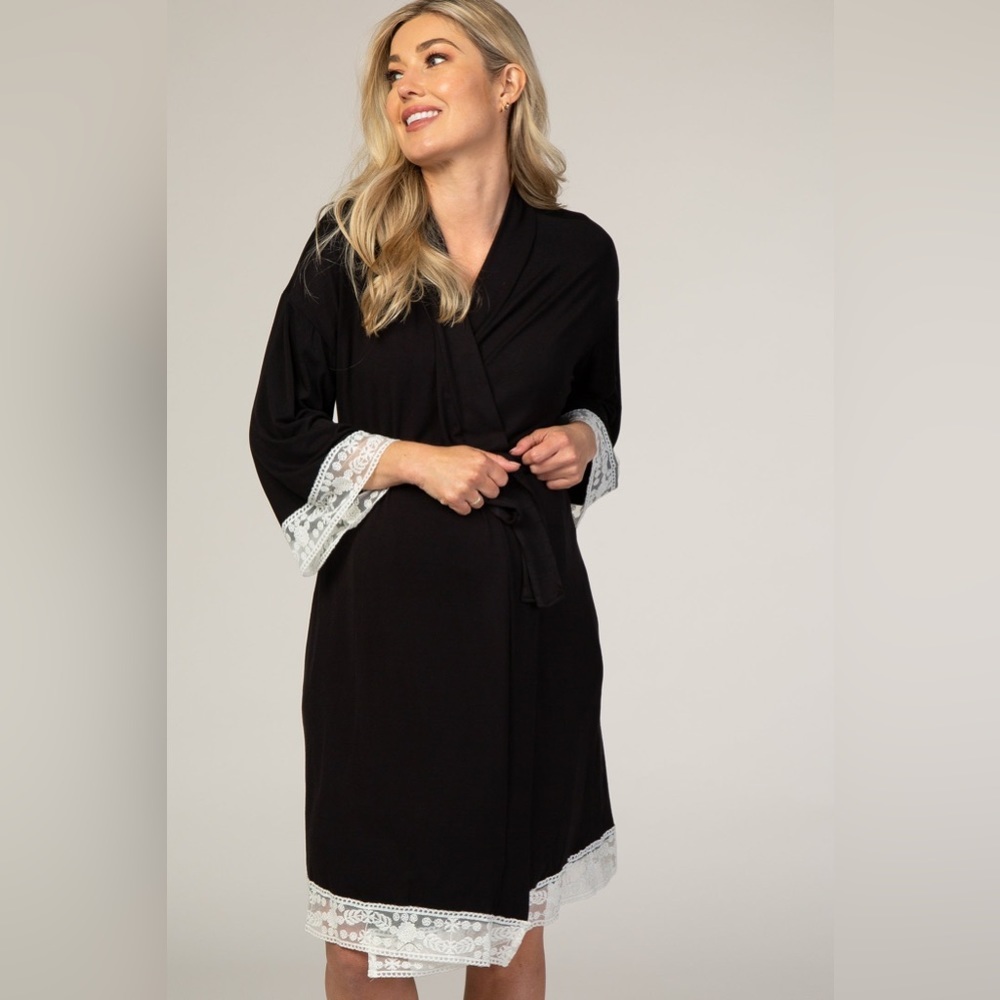 Pinkblush robe lace trim nwot